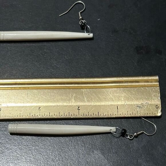 NWOT African Bone Dangling Round Carved Earrings - Picture 5 of 5